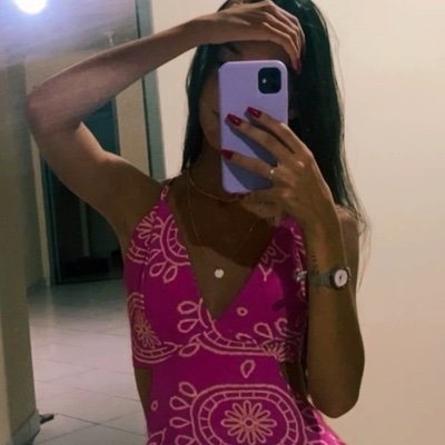 larissatrib's profile picture. Em um lugar por ai