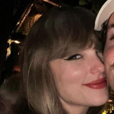 hvclsx's profile picture. I am poeta torturada || 🇲🇽