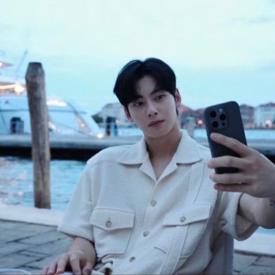 꿈 직업 연예인 배우가 되는 것, 롤모델 좋아하는 가수 아이돌: #별둥이들 #아스트로 최애영화: #메이즈러너 #데시벨 차은우옵 좀 더 아끼고 해요!! 차프💕🤎💙💜