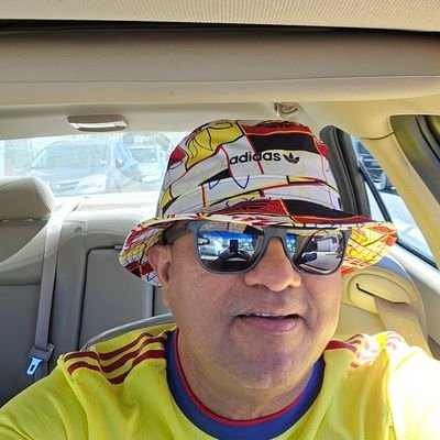 Nacido en Barranquilla. Egresado de Uniatlantico,licenciado en Biologia y Quimica,con dos Hijos en New Jersey actualmente Casado. Vivo en Paterson New Jersey.