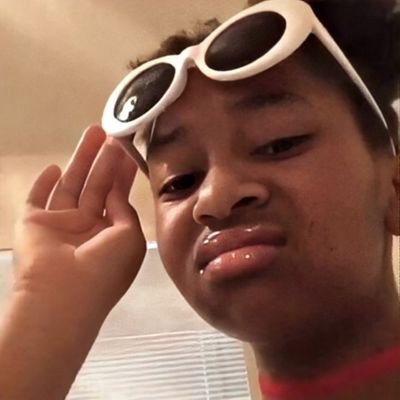 im_notlucid's profile picture. nothing to see here unfortunately...