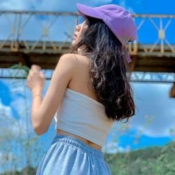 LionuefN2YkA's profile picture. 