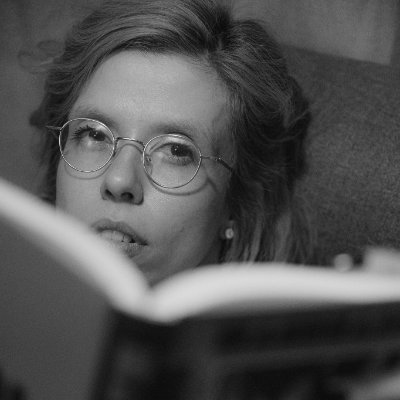 uma mulher que fala de livros sempre que pode (mesmo)
📚 https://t.co/QqsX7GtRe7
🎙 quarta capa (@todavialivros)
📖 mediadora do clube do livro biblion