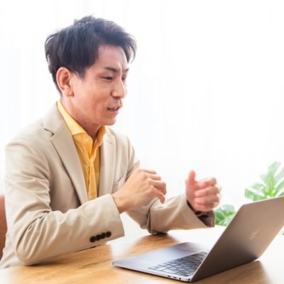 愛知田舎大学生▶︎広告代理店に在籍▶︎SNS運用開始。結果…法人運用代行35社超え。現在…美容&不動産業界特化マーケ支援企業。