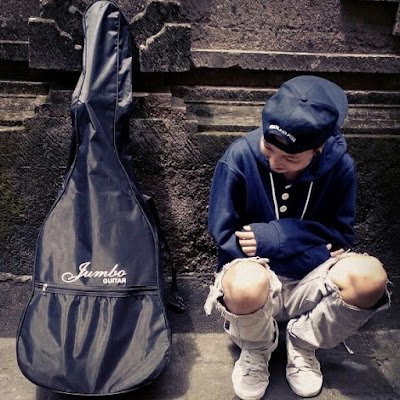 yourphilosophia's profile picture. 