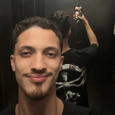 Fujo dos Falsos amores e amigos .          @VascoDaGama @Cristiano @Drake