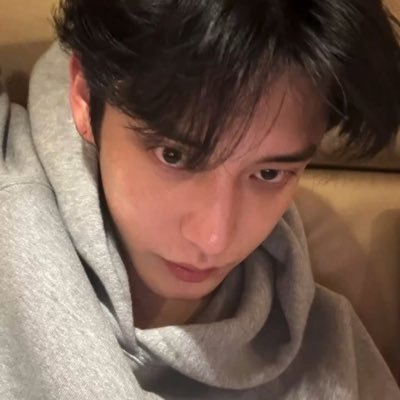 msjiw00ng's profile picture. a family of stars.