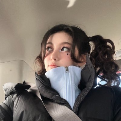 charpuduck's profile picture. @charlieputh / @NewJeans_twt   BUNNIES!