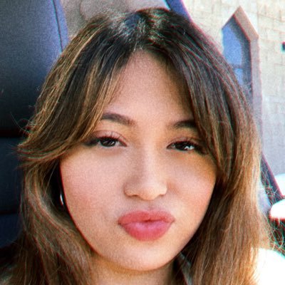 Trisha_Loreen's profile picture. ɪv