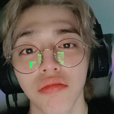 🍒 - centric, ot13 || '03 || NSFW writing acc (inconsistent) || minors dni🔞 || 춘순이 || constantly looking for bbg cheol content •᷄△•᷅ || Threads in link below