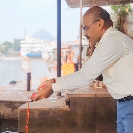 मैं अवनीश पाण्डेय हूँ, कुछ मुझे आंदोलनकारियों में ही गिनते रहते हैं तो किसी के लिए मैं सरकार विरोधी तत्व हूँ, किन्तु मूलतः मैं गण का तंत्र हूँI
8573960213