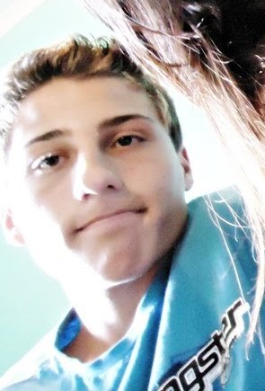 aquele que faz aquela feliz ' menino alegre que facil se magoa ' muleke zica sempre preparado pra pista ' esse sou eu feliz e ousado ' só da @1maravilhosa