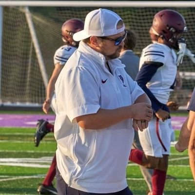 CoachIanBurgess's profile picture. Christ is King ✝️, 🏒 Dad, Husband, Asst. HC/OC for CK Cranes 🏈