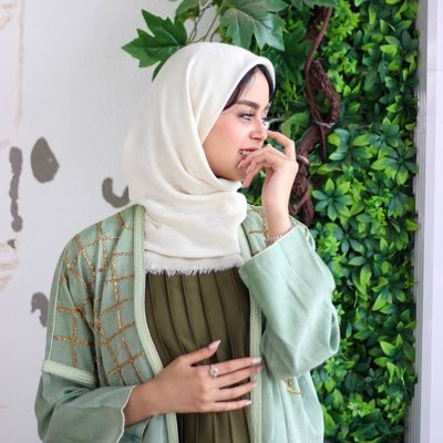 shahedalhinashe's profile picture. -انا أستحق شخص يعامِلني كأنِي مُعجزة.