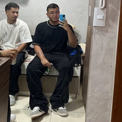 ryanfsza's profile picture. 333