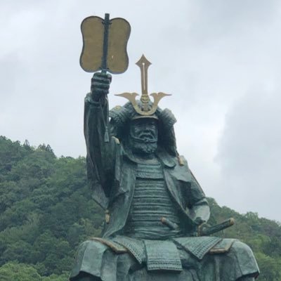 各政策を中立的・合理的に判断したい為、党には靡かず戦略的無党派を貫く者です。マクロ経済学・経済史・市況状況・会計知識をもって政策判断。個人消費を強化し、健全な形での経済成長を願う。自由主義と民主主義を追求する闘士を推します。複数の政治家を推し、市民のための議会主義発展を目指します。「文を興し、武を振い、産を励ます」