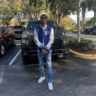 Bstunna17's profile picture. Long Live… Free The Guys🖤🤘🏾 ONESEV🐺. Growth🏴 🔑🎰🔝6️⃣ MTB 🌴
