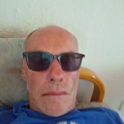 Liebe Classicroxkkonzerte und tanze gerne auf Bierbank.
Liebe Es aber auch gemütlich auf Stadtschoppen Kitzingen.
Wohne in Kitzingen am Main Unterfranken.
Titt