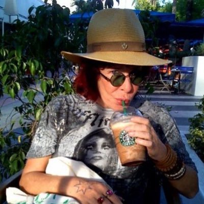 vichileee's profile picture. sou minha única amiga e sou falsa