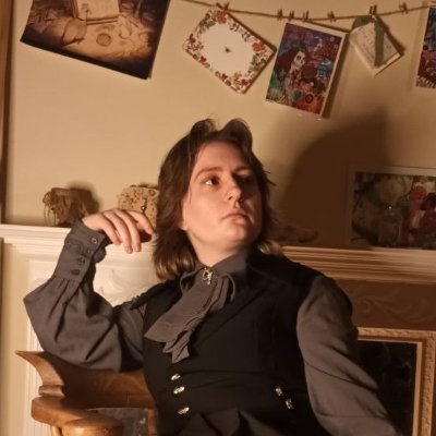 ☁️https://t.co/yCm2SicME7☁️
Queer author of weird, whimsical and unsettling MG. Northerner down south. WM Mentee 2021. They/She.
Rep: Caroline Wakeman