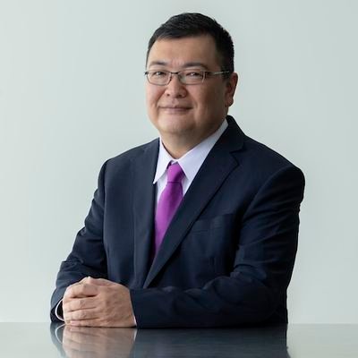 ソニー、神戸大准教授から早稲田大学大学院経営管理研究科教授。京都大学博士(経済学)。カレーマイスター。第二種電気工事士。ハーバード大学客員研究員、フジテレビLive News αコメンテーター、総務省情報通信審議会専門委員等を経て経営系底辺YouTuber「長内の部屋」開設。