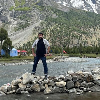 مکینیکل انجینئر، پاکستان میری جان میری پہچان۔کرکٹ اور چائے میری ازواج ھیں۔ میری ماں میری محبت اور میرا کل اثاثہ ہے۔
اللہ کے سوا کوئی عبادت کے لائق نہیں