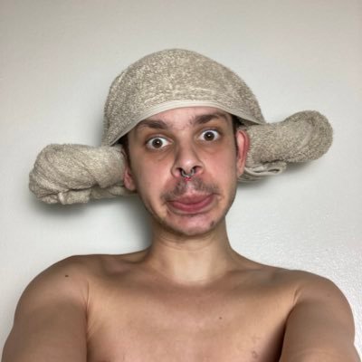 Comedian/Performer living with Schizophrenia ,oh and I also have an https://t.co/bhXe1Hn3iX 🌶️ IG/TikTok:@CristianOliveras