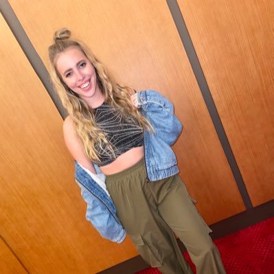 🐱📚✍🏻💍🌙🥨✈️🎶♈️ 🤞🏻👩❤️👨🥯🎭 educator, traveler, wifey, TikTok singer, she/her