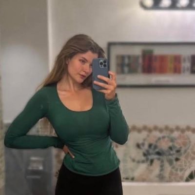 a simple girl 👧 looking 👀 for the right guy