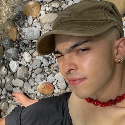 sol_solecitx's profile picture. • ☀️ • 🏳️‍⚧️ • hot nerd • solo soy una persona