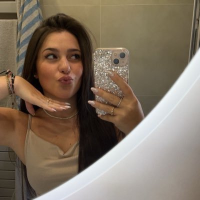 SrrdJulie's profile picture. 