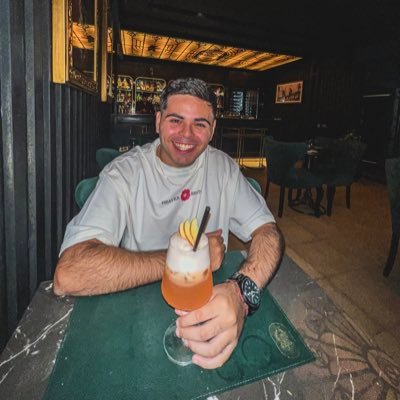 aparicio205's profile picture. Fan y defensor de Messi, suficiente.