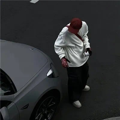 HoldOn_07's profile picture. 少管我