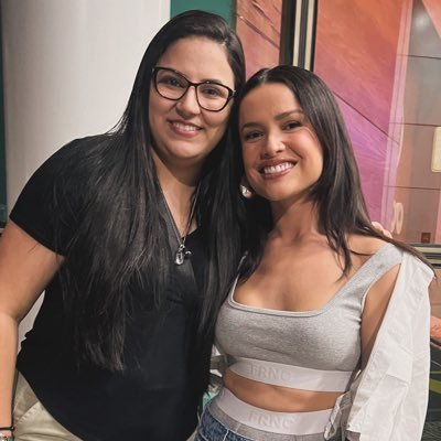 MarcelaMarsili's profile picture. Se não abrir a porta, eu quebro a janela… 🌵 @juliette ❤️ @CasalCacto 💚