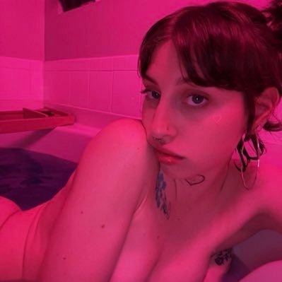 I’m simple and kind of lady to spend a nice time with 🍑🍆 and I would also like Friends With Benefits ❤️😻