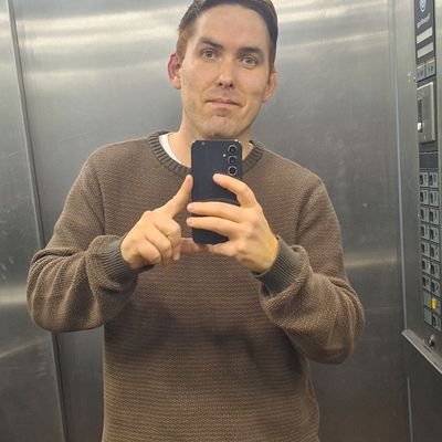 Abogado.
Edad: 34 años.
Creador y único administrador de @PROCESOChile en Instagram