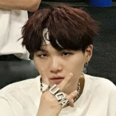jkoofier's profile picture. holly e eu dormindo no cangote do yoongi