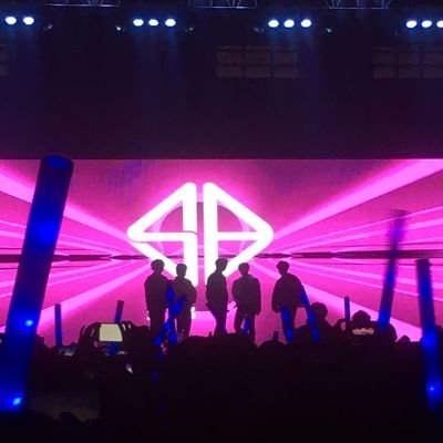 #sb19 #fanboy
Pablo-biased pero tunay na mahalima. Allergic sa OT1-OT4. Walang isip-isip: Auto-block ang mga Anay.