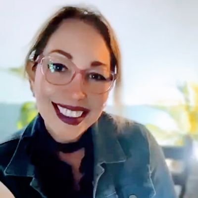 ValenRoxi's profile picture. 