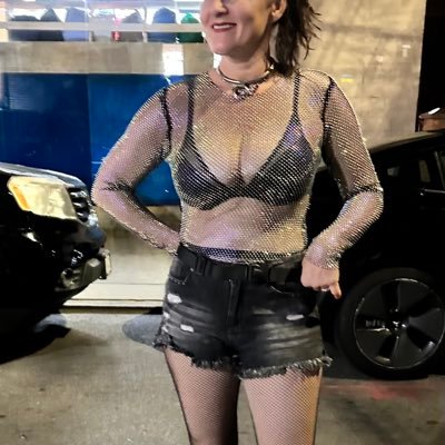 Fun couple who love to meet fun, fit, and cool new friends. M/Str f/bi. Come play with us in NYC. Fun times are back, baby! @jandsabina.bsky.social