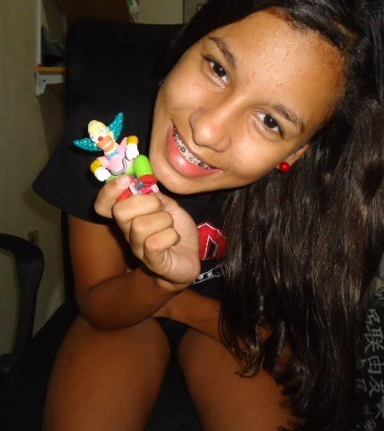 Fofa,Feia,Maravilhosa,Horrivel,Incompreendivel,Horrorosa,
Bonita,Lokaa,Amorosa,Meiga,Carinhosa,Brava,
Irritante e Pirada..!!