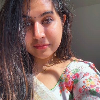 Varmukil's profile picture. ആ നീർമാതളം ഇപ്പോഴും പൂക്കാറുണ്ട്. പക്ഷേ അത്രമേൽ പ്രണയാർദ്രമായിട്ടില്ല പിന്നീടൊരിക്കലും.🍁🍁ആമി. https://t.co/a27C5P2JjT