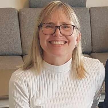 Bibliotekar i vgs. Mamma til tre+ bonusdatter. Samboer. 2 katter. Fra Sandefjord. Har et barn med Multiphasic disseminating encephalomyelitis #MDEM #antimog