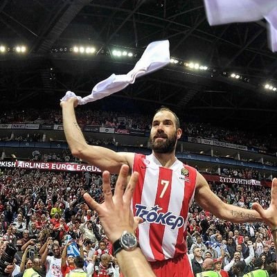 Έχω γνωστό σε γνωστό τμήμα γνωστής ΚΑΕ.
I just put a bullet in his head.
He looked at me at the wrong Way.