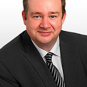 Ancien député. Consultant stratégie européenne France-Bruxelles. Passionné de rugby