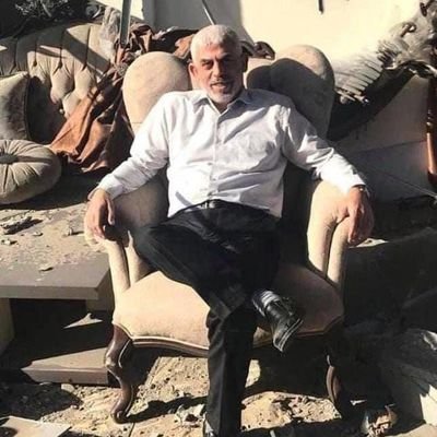 مواطن عربي اعتيادي من هذا الشرق المسحوق يسعى للعيش بسلام...
سلام الاقوياء