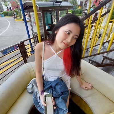 trinaaa_v's profile picture. 