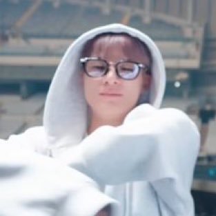 tubigkubeta's profile picture. fancam of jaemin and haechan with their arms around each other fan going ssibal