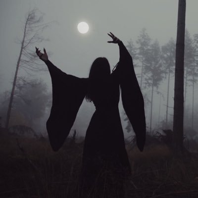 Astróloga ♀️Bruja Celta🌿🌙 Tarot 🦉Runas ☡⚘ ✨ Sé siempre libre 🪬Confia en tu intuición y disfruta del camino ✨Ante todo soy Perfectible ✨