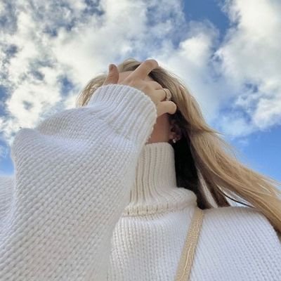 haminfarfar's profile picture. یه گربه ی نارنجی که عاشق گل و کتابه'